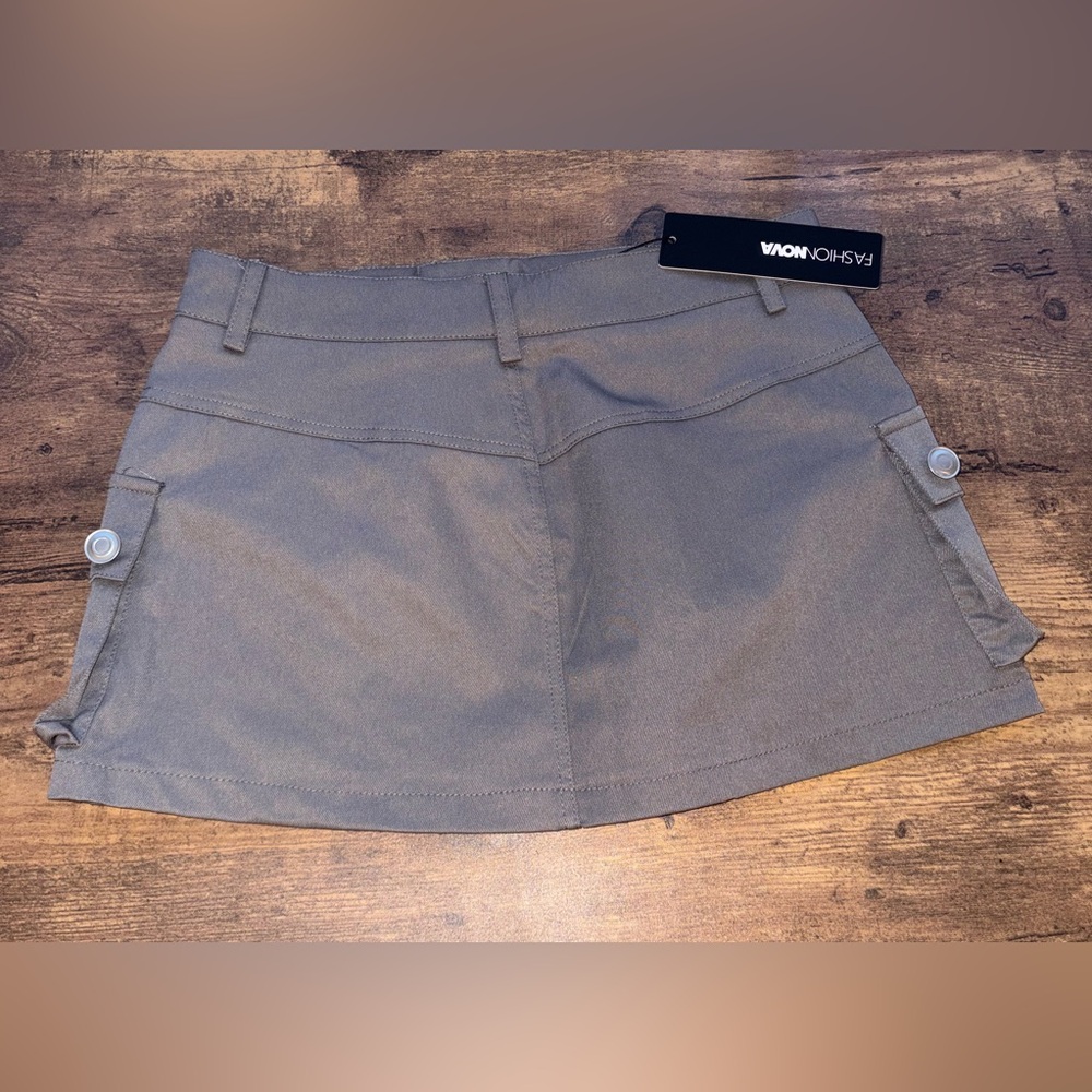 Fashion Nova Gray Cargo Mini Skirt with Button Detail JUNIORS - Picture 3 of 5